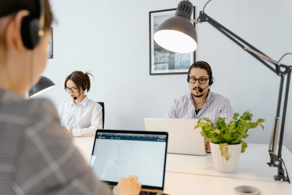 Un formateur certifié animant une formation sur le Relation client.